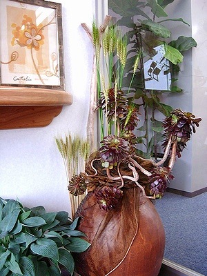 壺を中心とした花