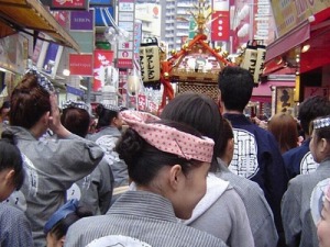 彩女（あやめ）会の皆さんの山車