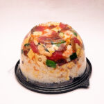 バイオカップベルル を使ったちらし寿司の盛り付け例。