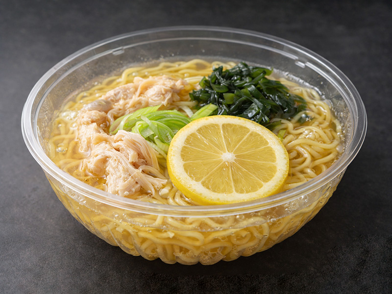 海鮮だしの冷やし塩ラーメン 盛付イメージ画像。