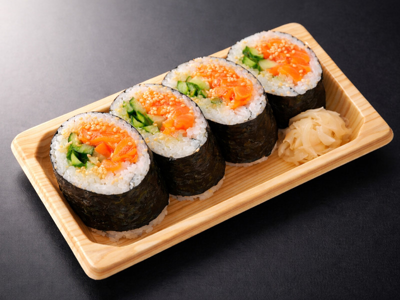 韓国風サーモン太巻 イメージ画像。