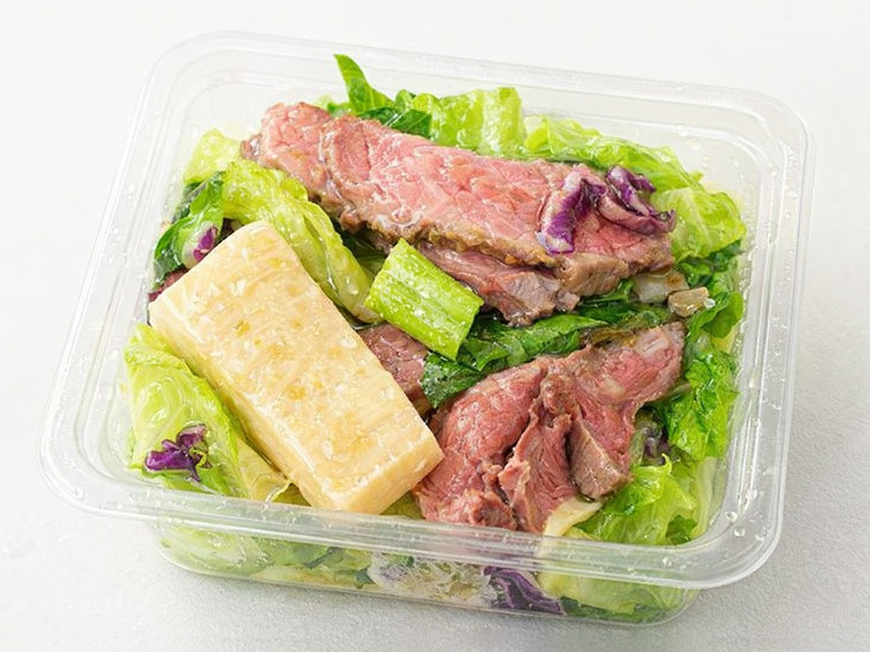 ローストビーフと筍のシャキシャキサラダ 盛付イメージ画像。